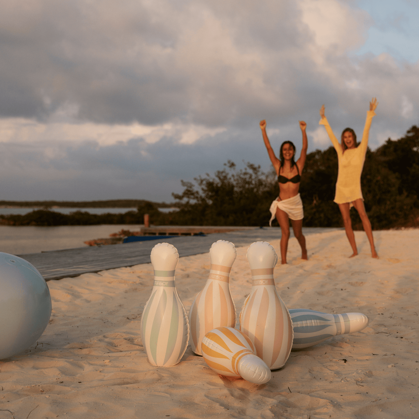 G853 Kids Backyard Bowling